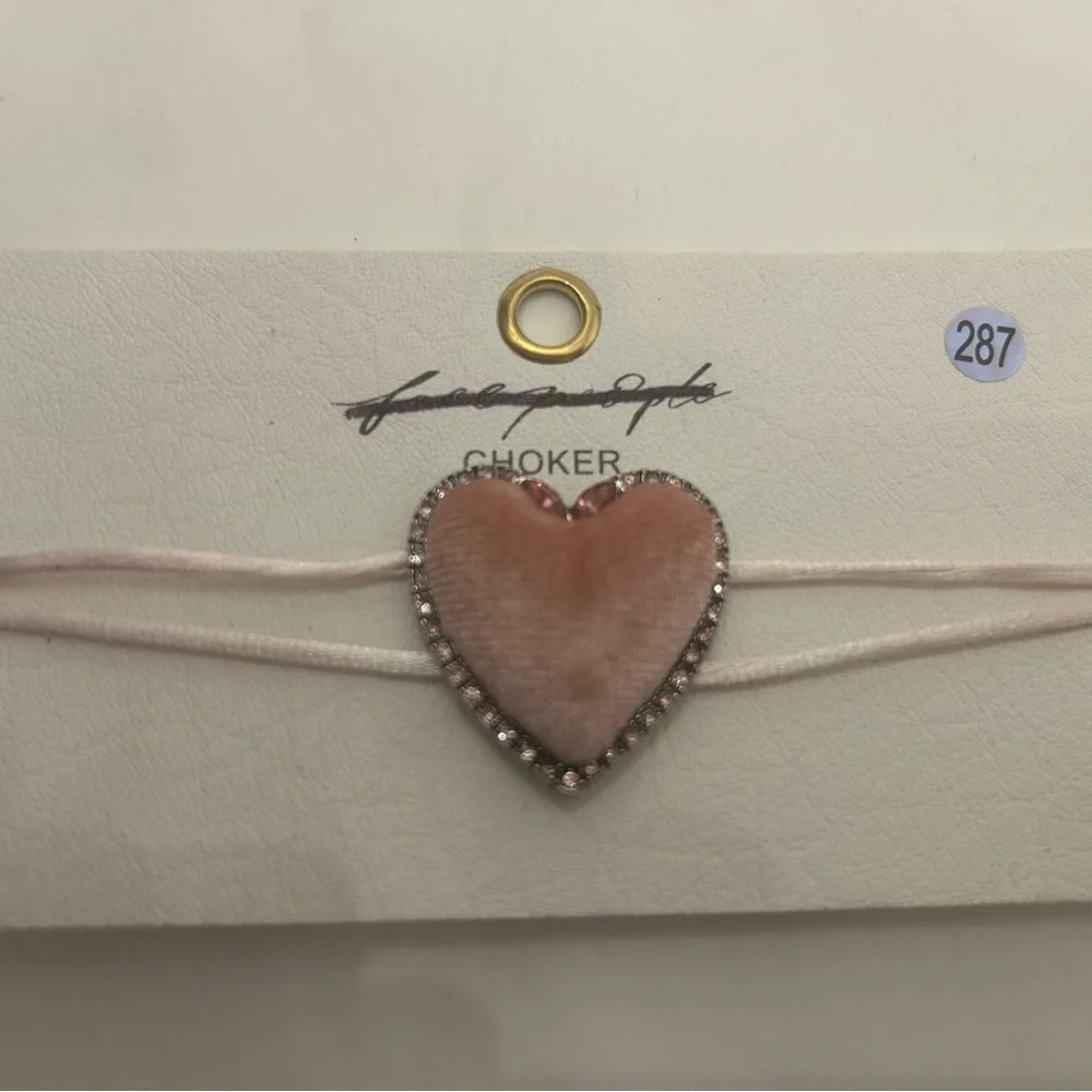 Free People Velvet Heart Choker (pink blush) NWT - Picture 5 of 6